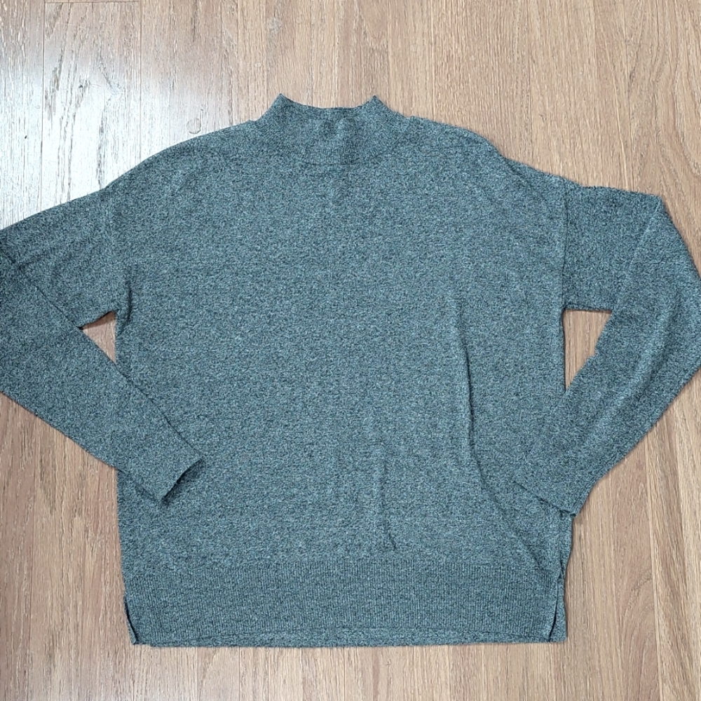 Old Navy Womens Small Gray Mock Turtle Sweater with Side Slits